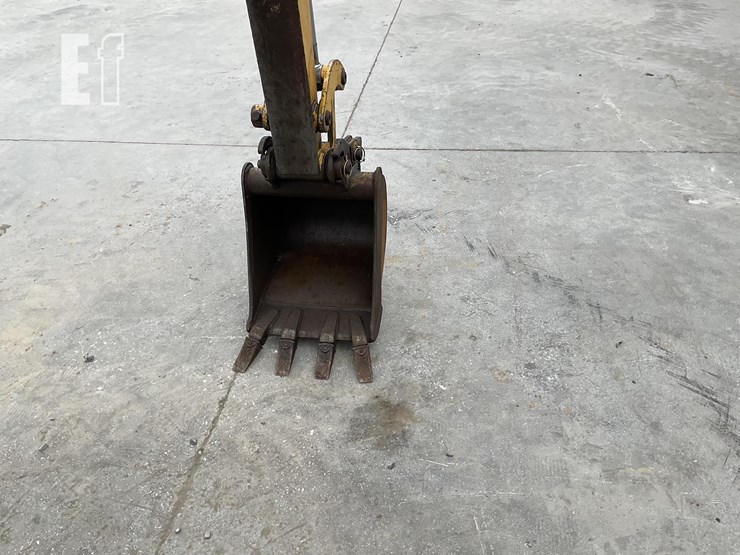 2005-deere-27c-image-11