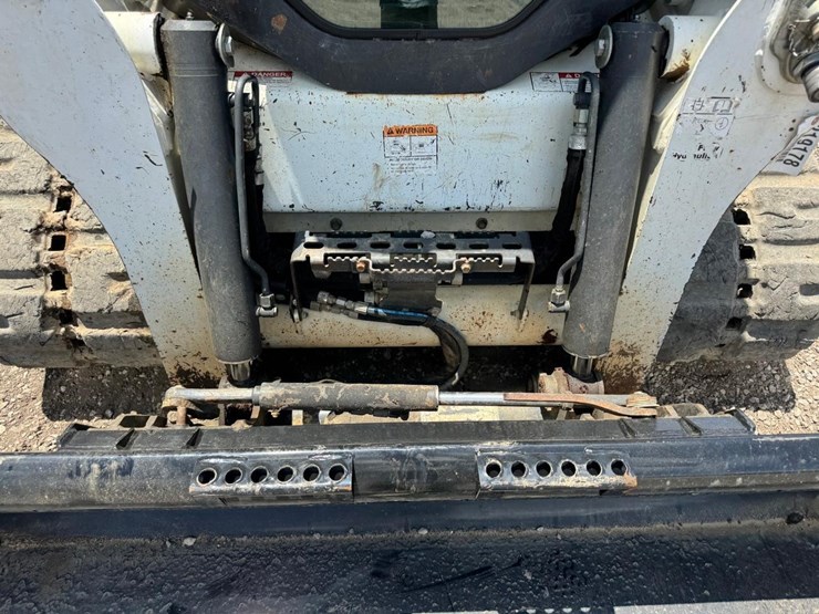 2017-bobcat-t750-image-11