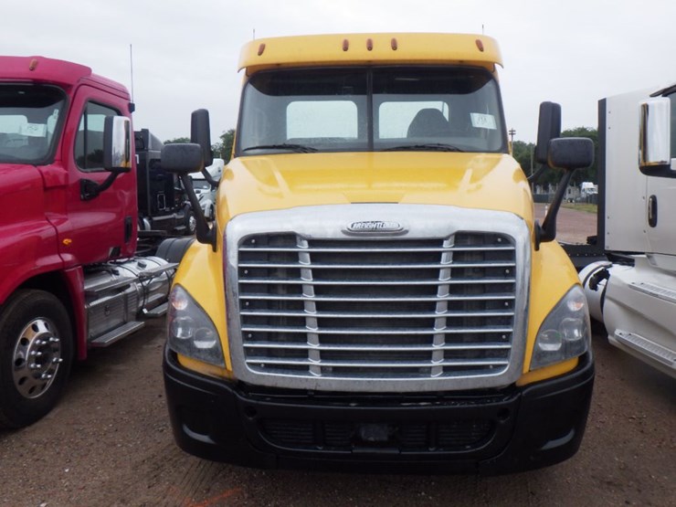 2018-freightliner-cascadia-125-image-2