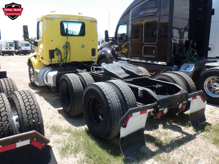 2020-peterbilt-579-image-11