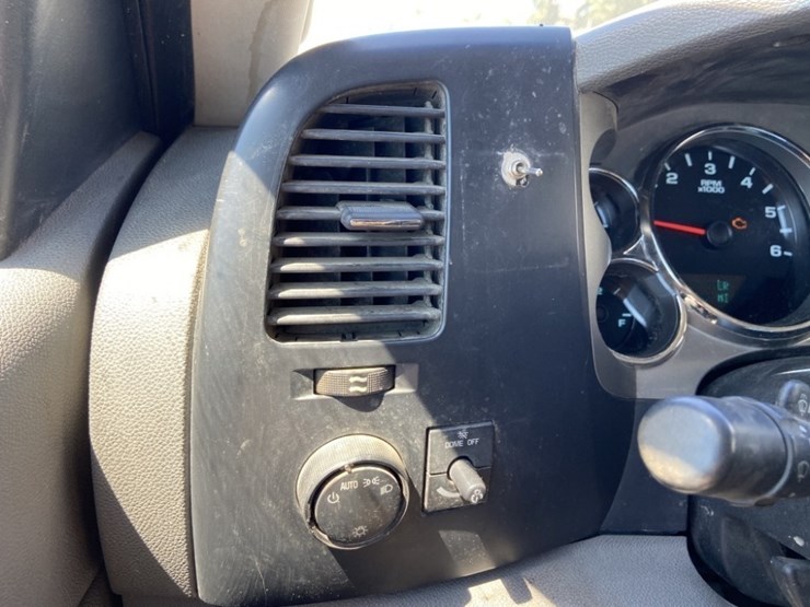 2008-chevrolet-silverado-2500-image-34