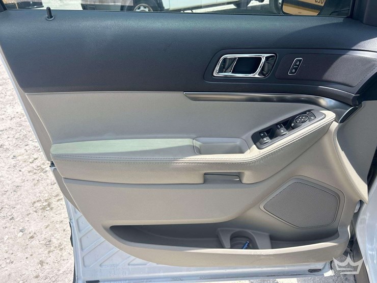2014-ford-explorer-image-12