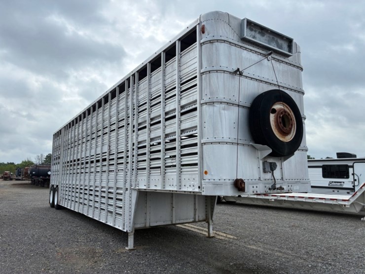1977-wilson-livestock-trailer-image-3
