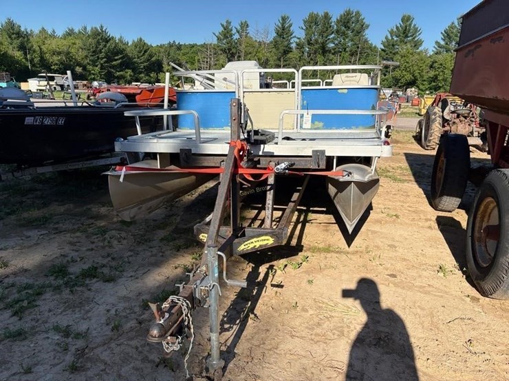 harris-pontoon-boat-image-2