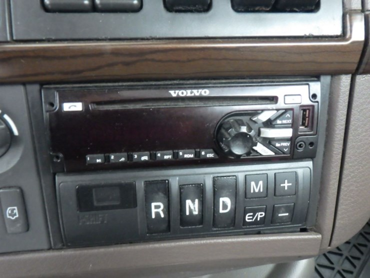2016-volvo-vnl300-image-17