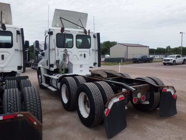 2018-freightliner-cascadia-125-image-11