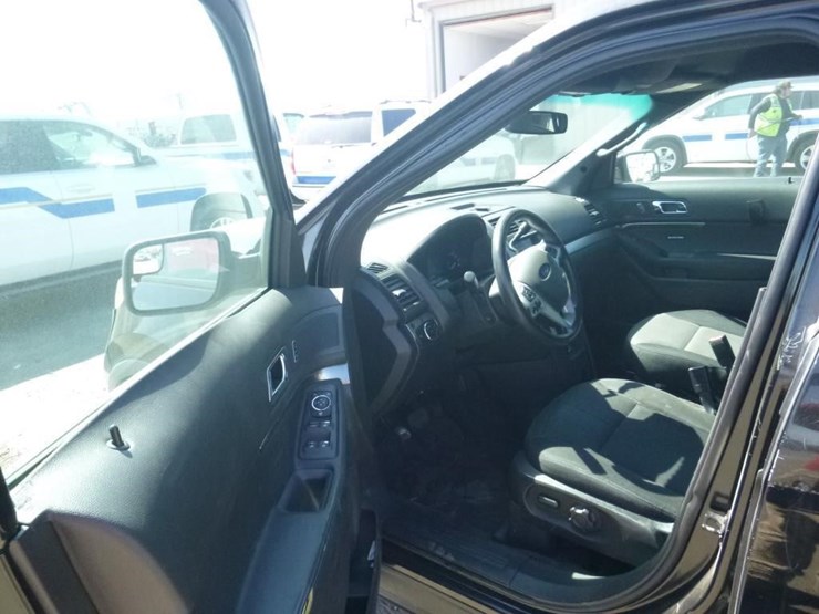 2015-ford-explorer-image-5