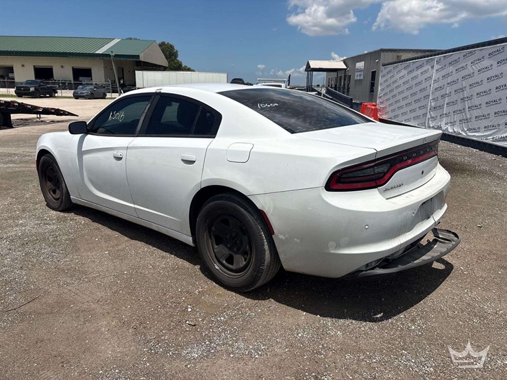 2018-dodge-charger-sedan-image-4