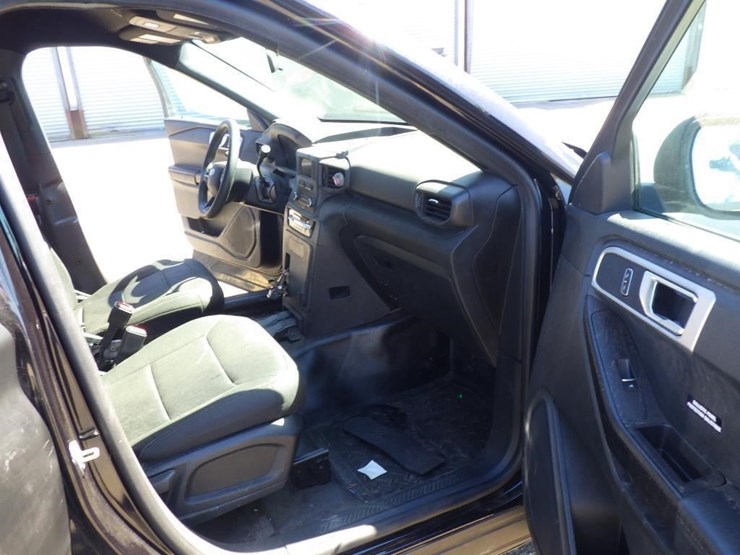2021-ford-explorer-image-6