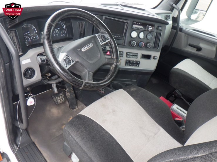 2019-freightliner-cascadia-116-image-16