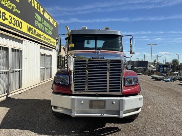 2016-freightliner-122sd-image-3