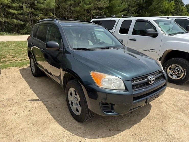 2009-toyota-rav4-image-3