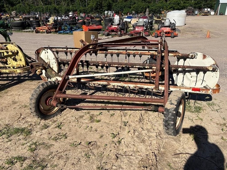 international-roll-bar-rake-image-3