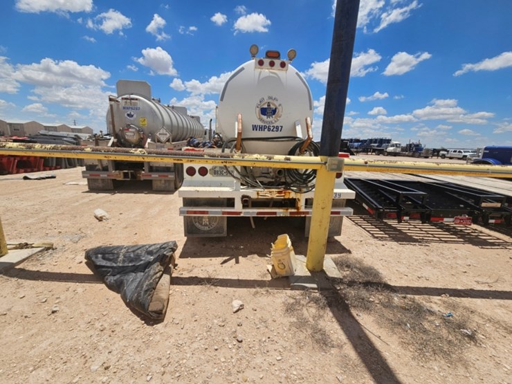 2015-peterbilt-567-image-8
