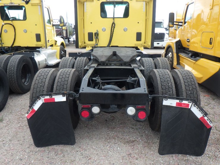 2023-peterbilt-579-image-8