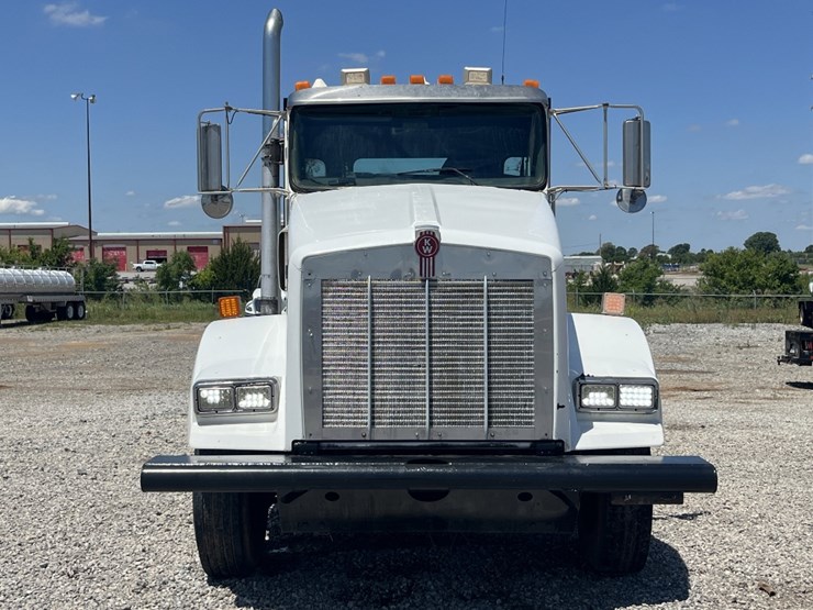 2012-kenworth-t800-image-2