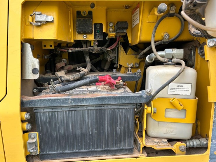 2016-komatsu-d39px-24-image-21