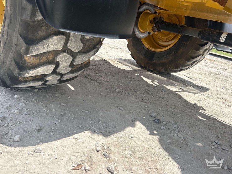 2018-caterpillar-908m-image-24