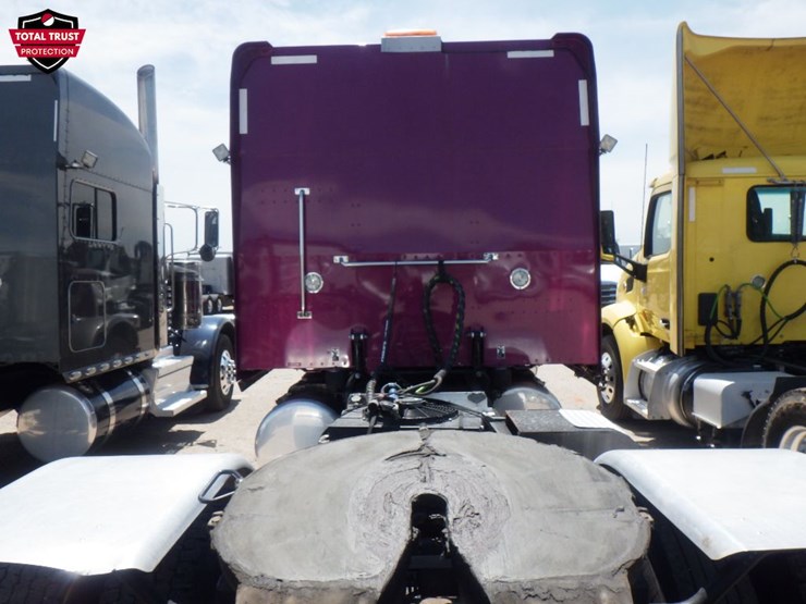2021-peterbilt-389-image-12
