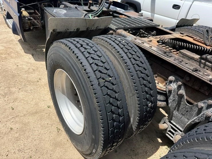 1999-kenworth-t600-image-12