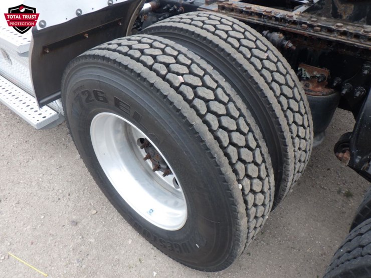 2019-freightliner-cascadia-125-image-16