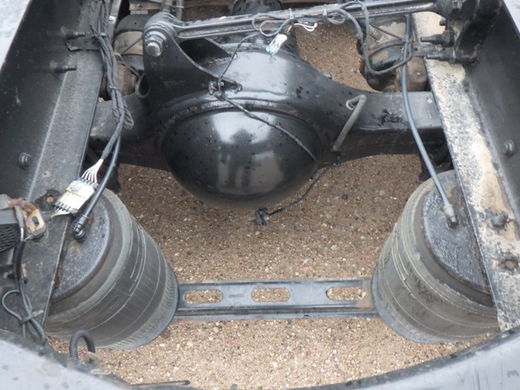 2016-volvo-vnl300-image-9