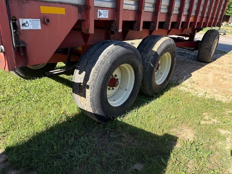 h&s-22'-forage-box-image-7