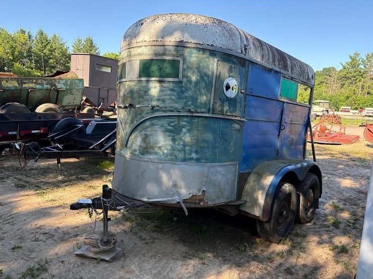 w-w-trailers-9'-livestock-trailer-image-1