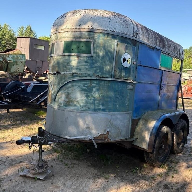 W-W Trailers 9' Livestock Trailer