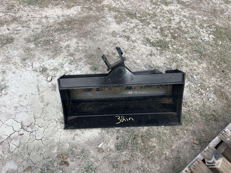 2025-32in.-tilting-bucket-mini-excavator-attachment-image-1
