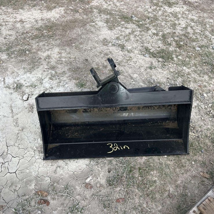 2025 32in. Tilting Bucket Mini Excavator Attachment