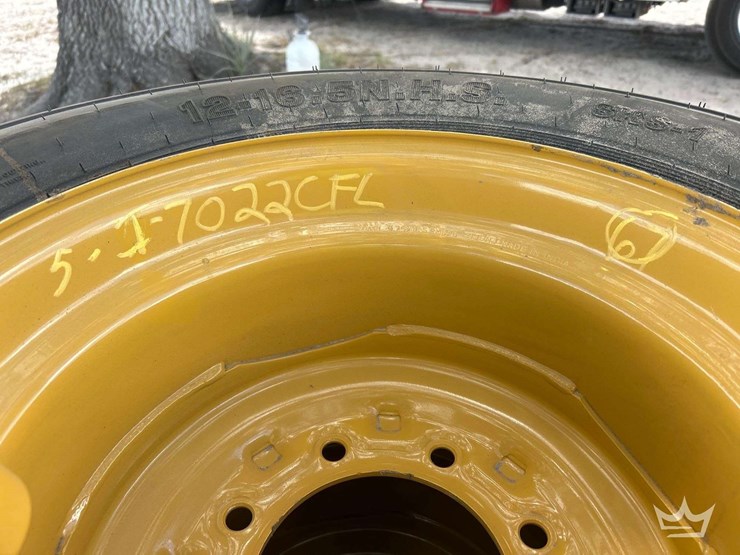set-of-4-unused-forerunner-12-16.5n.h.s.-skid-steer-wheels-and-tires-image-5