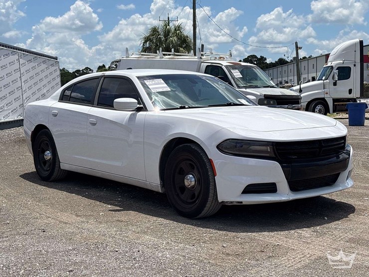 2018-dodge-charger-sedan-image-2