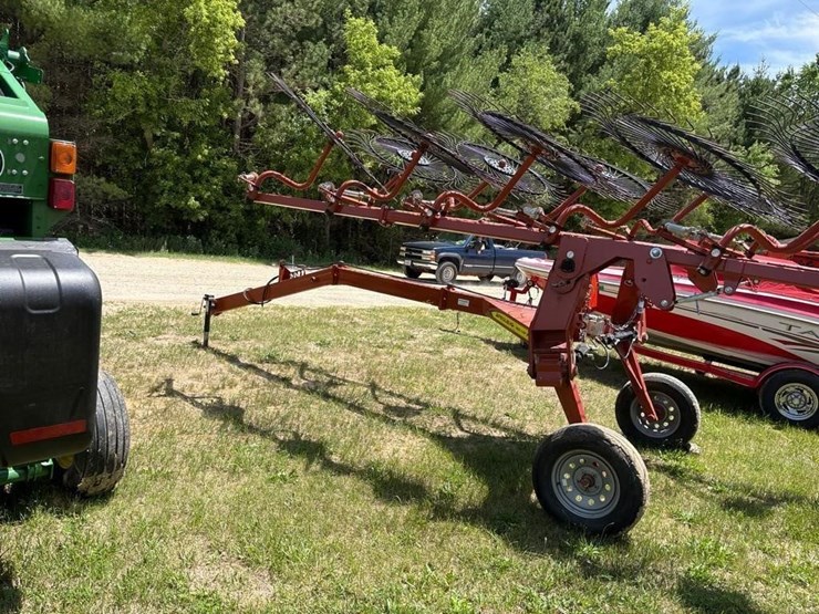 pequea-hrm-cr12-12-wheel-rake-image-12