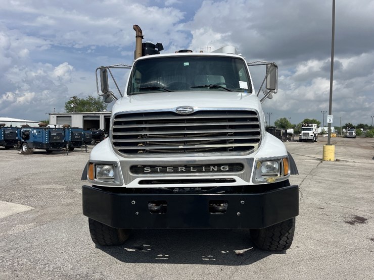 2005-sterling-lt9500-image-2