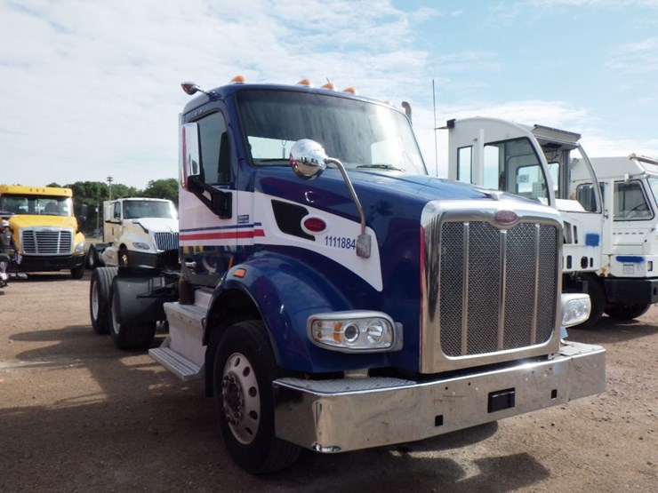 2016-peterbilt-567-image-3