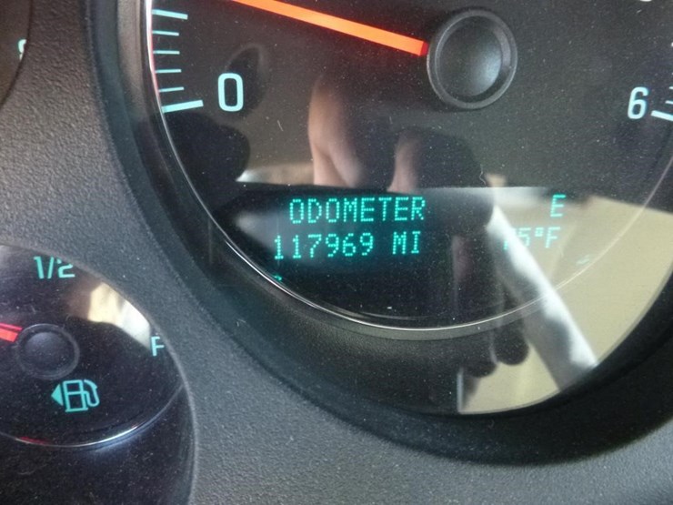 2011-chevrolet-tahoe-image-13