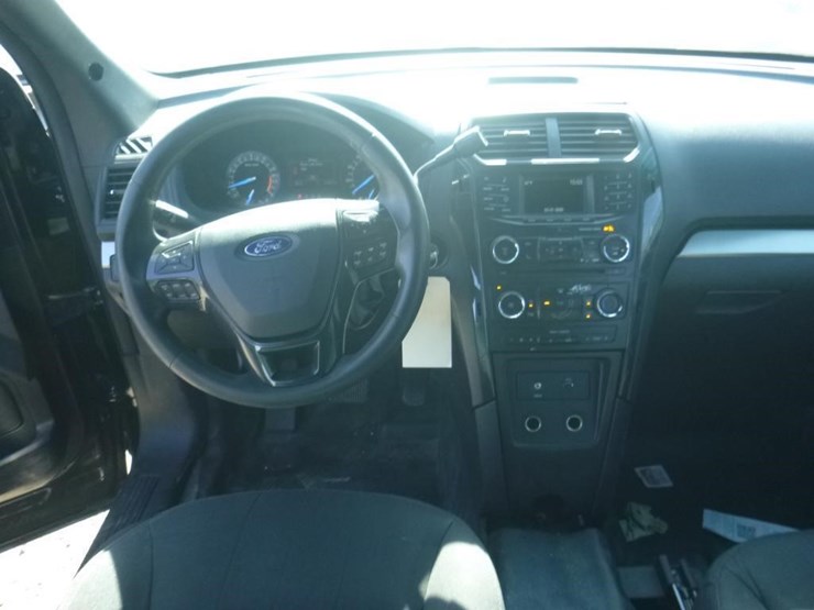 2017-ford-explorer-image-9