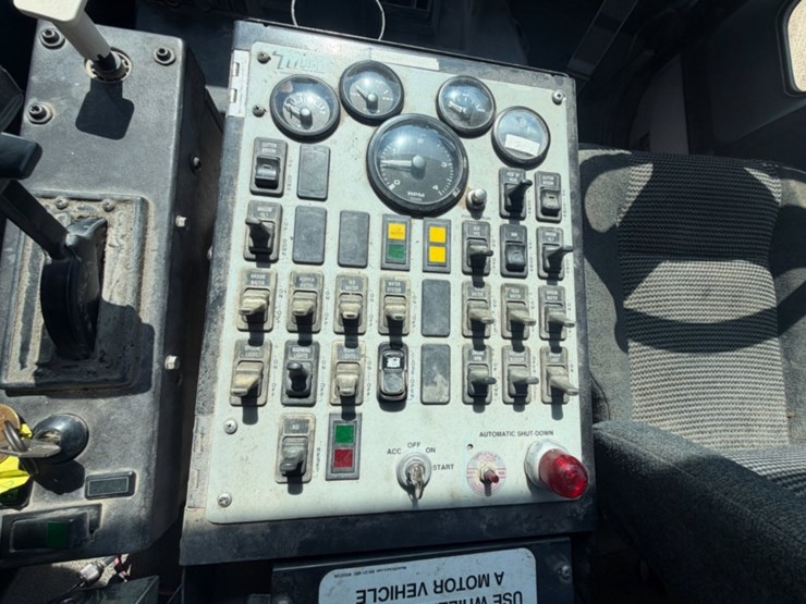 2000-freightliner-fc70-image-11