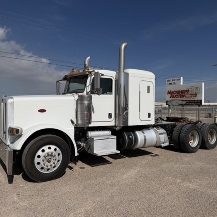 2016 PETERBILT 389