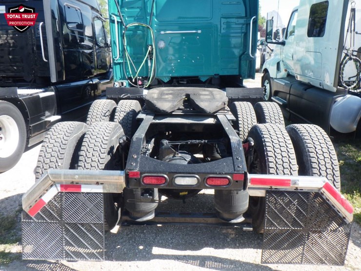 2023-volvo-vnl860-image-9