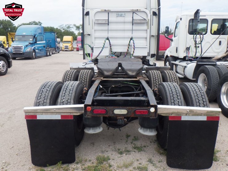 2019-freightliner-cascadia-125-image-11