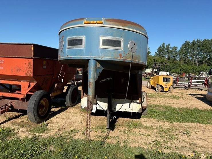 10'-gooseneck-cattle-trailer-image-2