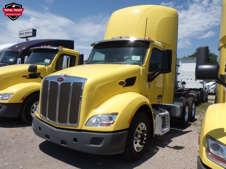 2020-peterbilt-579-image-1