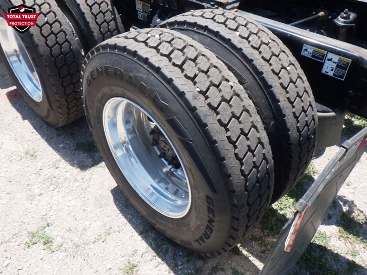 2020-peterbilt-579-image-12