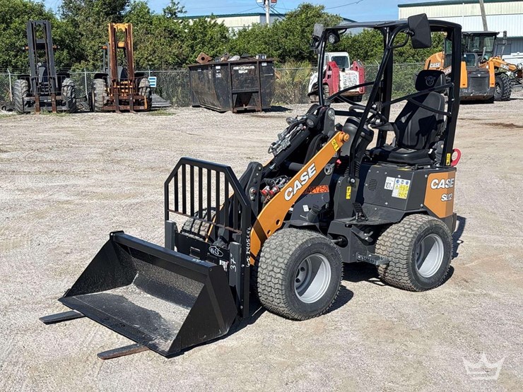 2024-case-sl12-mini-articulated-wheel-loader-image-1