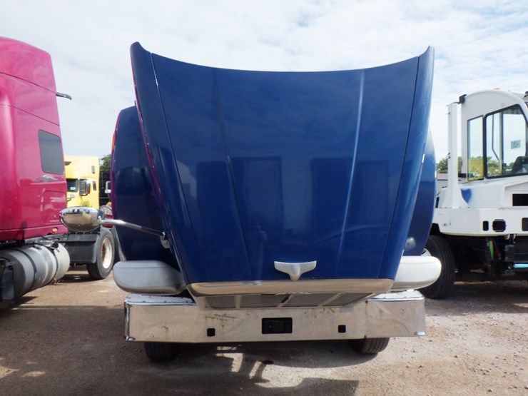 2016-peterbilt-567-image-19