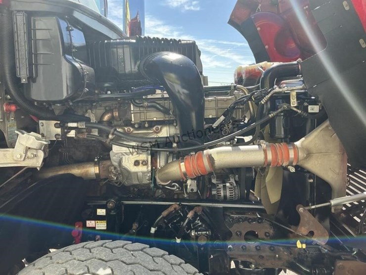 2016-freightliner-122sd-image-10