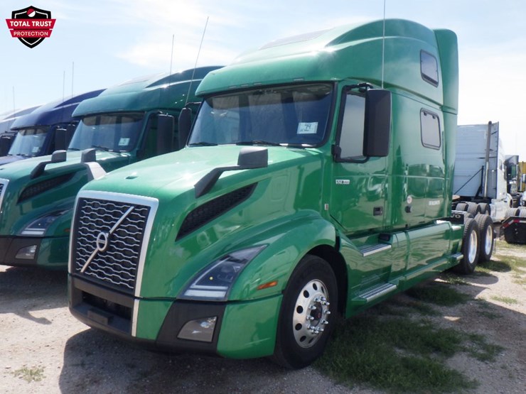 2022-volvo-vnl860-image-1