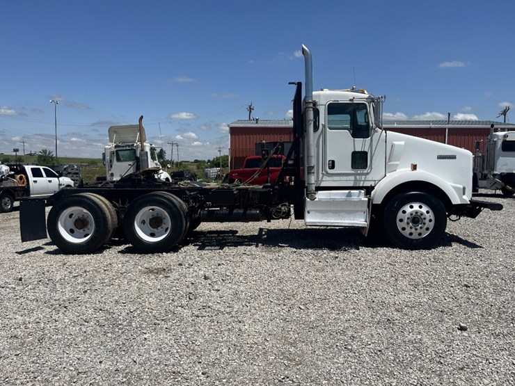 2012-kenworth-t800-image-4